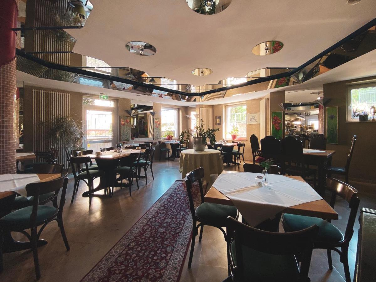 Zum Gruenen Turm Hotel Хохен Нойендорф Екстериор снимка