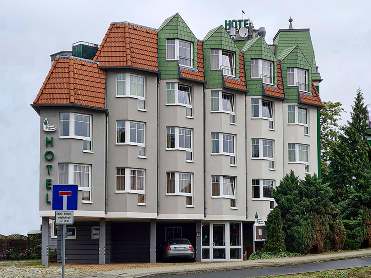 Zum Gruenen Turm Hotel Хохен Нойендорф Екстериор снимка